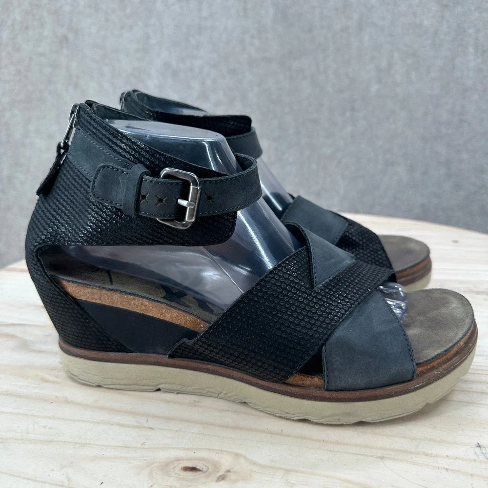 OTBT Teamwork Wedge Sandals 10M Black Grey Leather Ankle Strap Back Zip